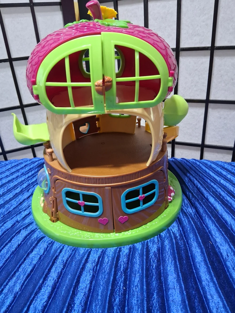 Treehouse cute playset
